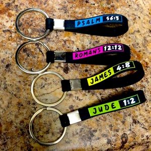 🌺Set of 4 Keychains🌺 (3/$15)